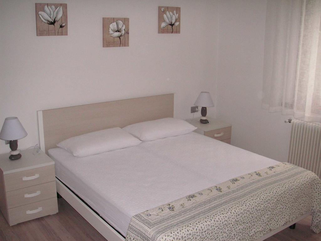 Apartamento Casa Ferrari Monica Calceranica al Lago Habitación foto